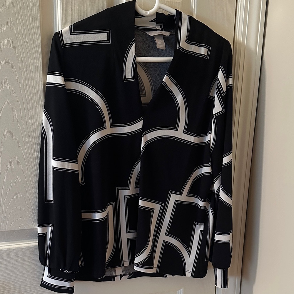 H&M Black and White Geometric blouse